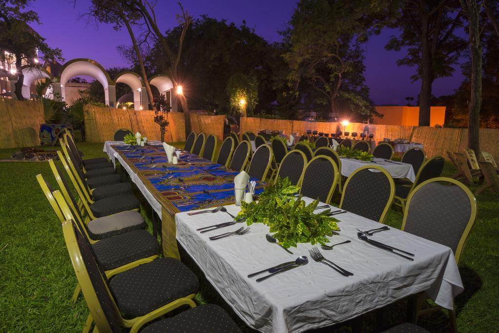 Victoria Falls Rainbow Hotel מראה חיצוני תמונה