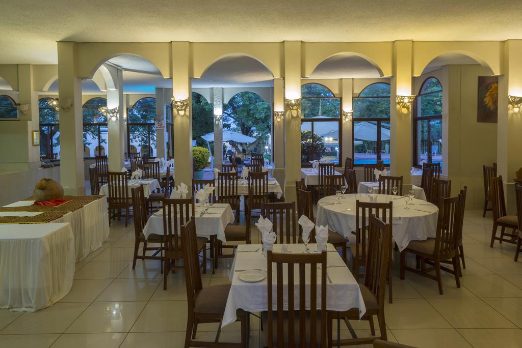 Victoria Falls Rainbow Hotel מראה חיצוני תמונה